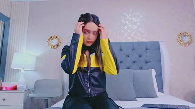 ZoeWilliis online show from June 19, 2026, 11:16 am