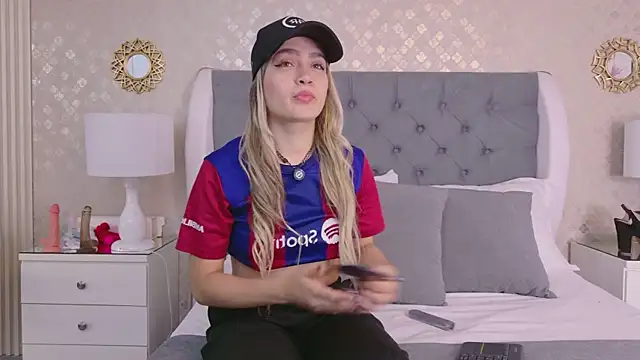 ZoeWilliis online show from July 19, 2026, 10:45 am