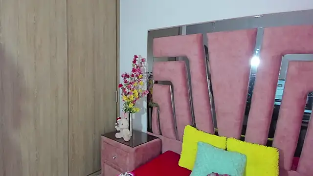 MaraKarly online show from October 9, 2025, 7:47 pm