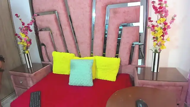 MaraKarly online show from December 16, 2025, 7:40 pm