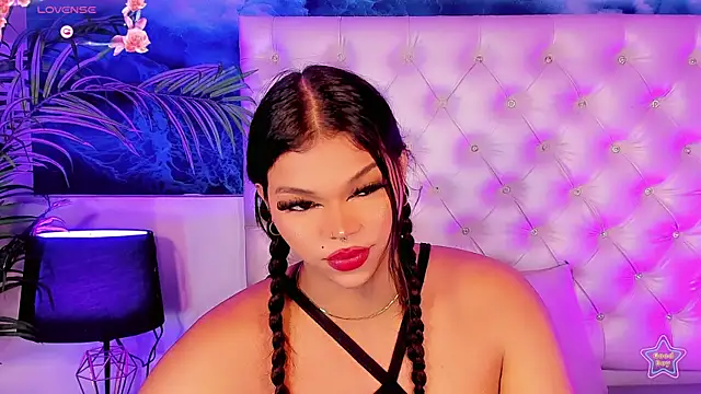 Valeria Swett  online show from August 4, 2026, 8:35 pm
