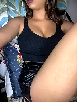 STRIP GLOW online show from October 24, 2025, 6:07 pm