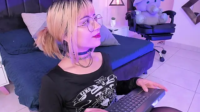 IvyBelle  online show from September 17, 2025, 12:07 pm