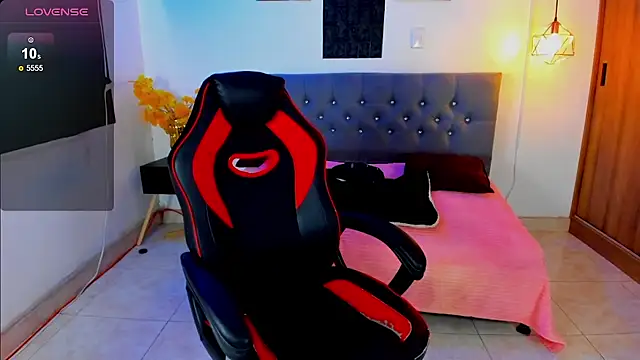 Nicolas James Sc online show from December 4, 2025, 1:43 pm