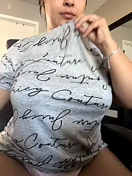 latina curvy22 online show from November 23, 2025, 11:15 pm