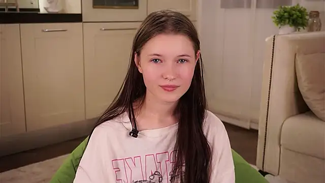 LynHillaire online show from September 14, 2025, 11:10 am