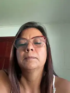 Snapshot of YadiraOrozco chatting on November 24, 2025, 8:20 pm YadiraOrozco online show from November 24, 2025, 8:20 pm