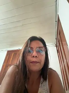 Snapshot of YadiraOrozco chatting on November 25, 2025, 7:36 pm YadiraOrozco online show from November 25, 2025, 7:36 pm