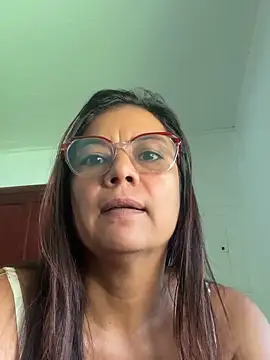 Snapshot of YadiraOrozco chatting on November 11, 2025, 3:40 pm YadiraOrozco online show from November 11, 2025, 3:40 pm