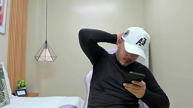 Andrew Lewiss online show from February 3, 2026, 2:55 pm