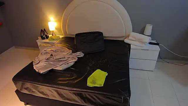 Snapshot of emilytowzen chatting on March 8, 2026, 2:04 am emilytowzen online show from March 8, 2026, 2:04 am