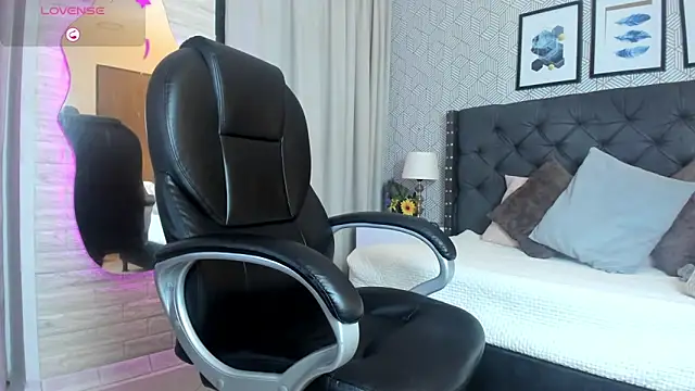 sophie  blare online show from September 19, 2025, 7:18 pm