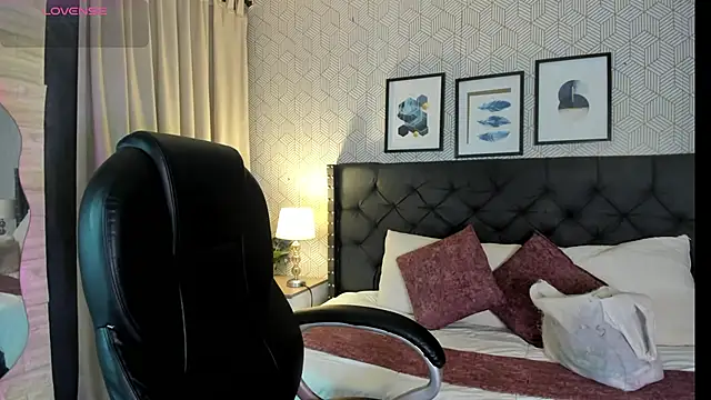 Snapshot of sophie__blare chatting on June 19, 2026, 7:20 pm sophie blare online show from June 19, 2026, 7:20 pm