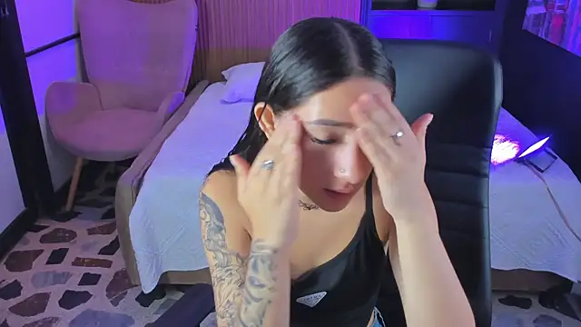 AlliceCopper online show from December 17, 2025, 2:22 pm