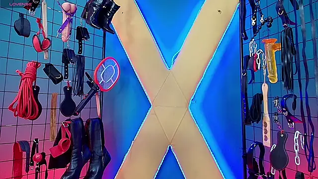 masterr bdsm   online show from November 4, 2025, 1:04 pm