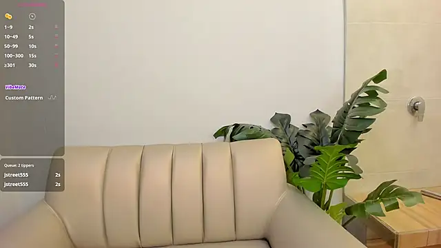 milaowens online show from June 10, 2026, 1:12 pm