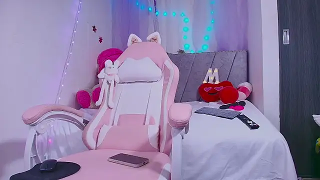 Snapshot of MeganRouss74 chatting on February 18, 2026, 12:45 pm MeganRouss74 online show from February 18, 2026, 12:45 pm