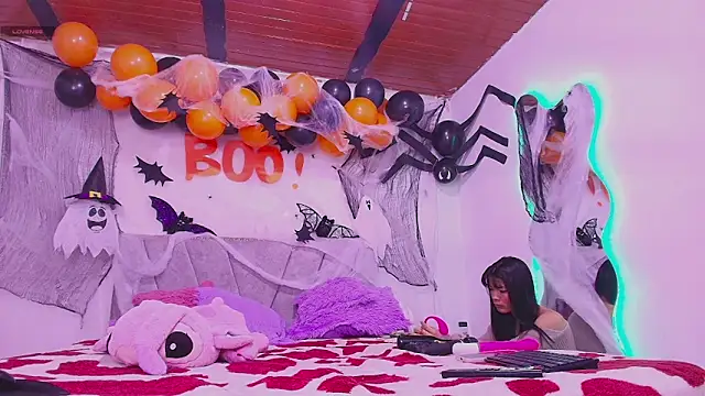 Snapshot of MeganRouss74 chatting on October 17, 2025, 11:34 am MeganRouss74 online show from October 17, 2025, 11:34 am