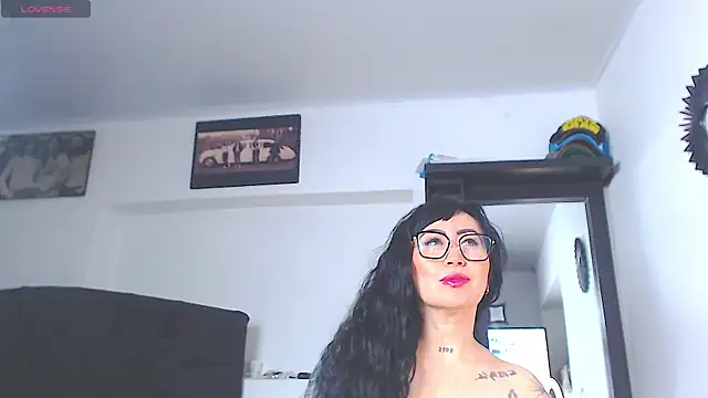 Snapshot of Vicky_hotmilf chatting on June 12, 2026, 8:34 am Vicky hotmilf online show from June 12, 2026, 8:34 am