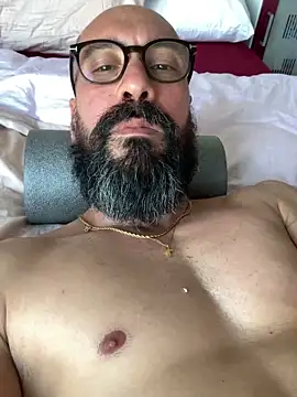 Latinox79 online show from April 9, 2026, 4:24 pm