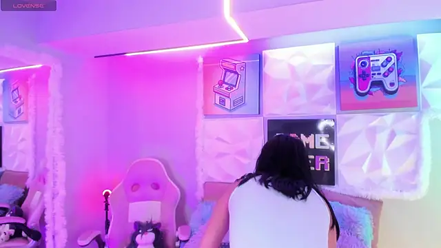 LindaWz  online show from January 9, 2026, 5:14 am