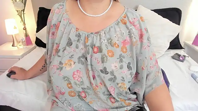 Snapshot of Angel_Velvet chatting on March 11, 2026, 5:07 pm Angel Velvet online show from March 11, 2026, 5:07 pm