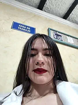 CHARLOTTE  05 online show from October 17, 2025, 1:13 pm