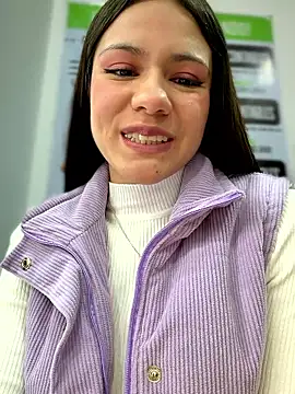 CHARLOTTE  05 online show from January 8, 2026, 12:11 pm