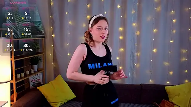 HollieCollelo online show from May 6, 2026, 3:10 am