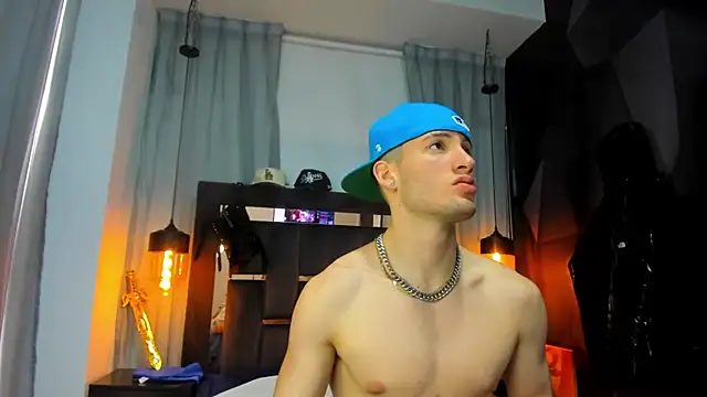 HunterHeat  online show from December 22, 2025, 8:09 pm