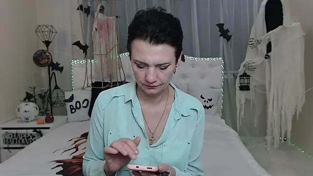 AvaSaturnian online show from November 3, 2025, 7:24 am