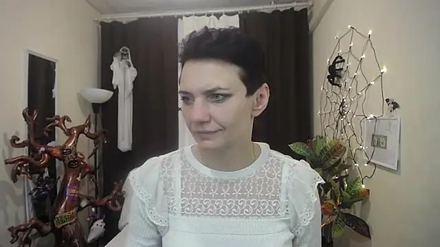 AvaSaturnian online show from October 15, 2025, 12:24 pm