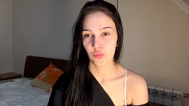 AuraJefcoat online show from May 5, 2026, 1:36 pm