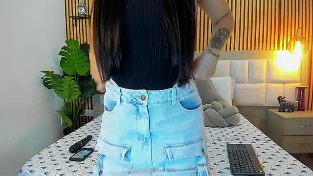 Roseaurora online show from November 19, 2025, 1:00 pm