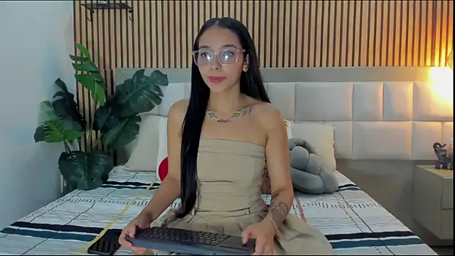 Snapshot of Roseaurora chatting on February 11, 2026, 12:49 pm Roseaurora online show from February 11, 2026, 12:49 pm