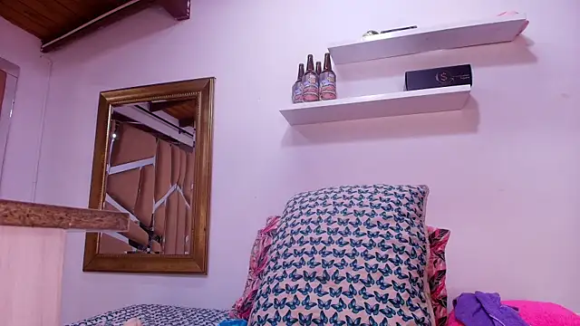 sweegirl69 online show from October 6, 2025, 11:55 am