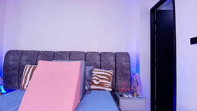 sweegirl69 online show from November 27, 2025, 11:54 am