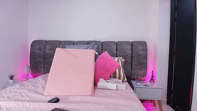 sweegirl69 online show from November 10, 2025, 11:59 am