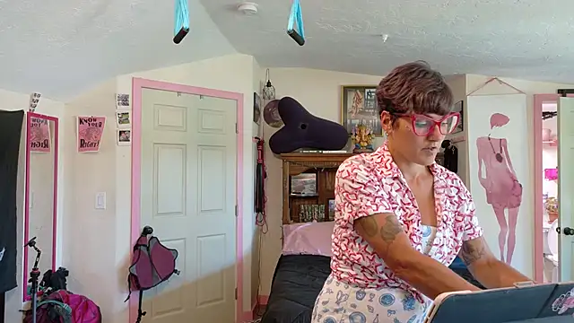 kinkycanner online show from July 4, 2026, 7:51 pm