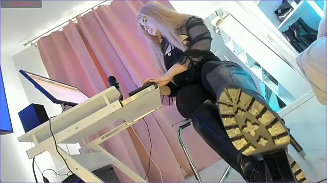 CruelSiren online show from October 10, 2025, 6:36 am