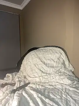 Moonzy77 online show from November 7, 2025, 1:21 am