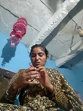 LUCKY cut online show from October 7, 2025, 2:40 pm