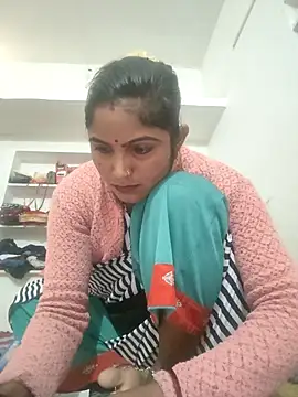 Snapshot of LUCKY_cut chatting on February 12, 2026, 4:01 am LUCKY cut online show from February 12, 2026, 4:01 am