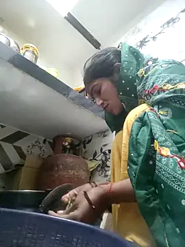 Snapshot of LUCKY_cut chatting on February 13, 2026, 2:00 am LUCKY cut online show from February 13, 2026, 2:00 am