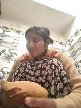 Snapshot of LUCKY_cut chatting on February 8, 2026, 3:59 am LUCKY cut online show from February 8, 2026, 3:59 am