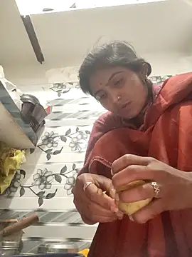 Snapshot of LUCKY_cut chatting on February 9, 2026, 2:42 am LUCKY cut online show from February 9, 2026, 2:42 am