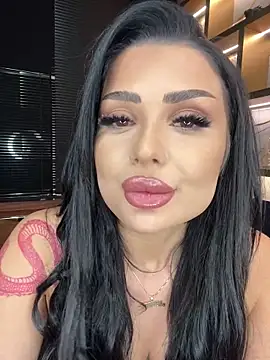 Snapshot of KylieKroftt chatting on February 18, 2026, 9:00 pm KylieKroftt online show from February 18, 2026, 9:00 pm