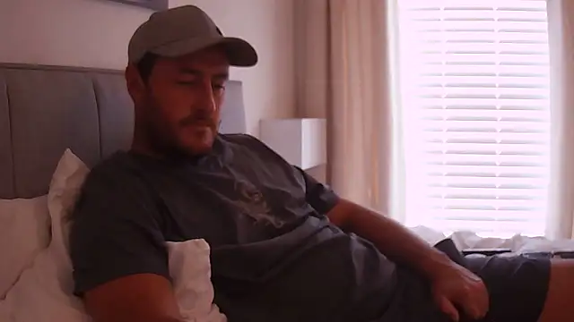 Londonlad818 online show from September 24, 2025, 1:28 pm