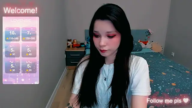 Kitten Alissa online show from October 27, 2025, 7:04 pm