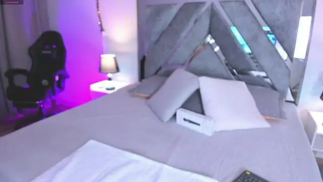 jasmincollin  online show from February 5, 2026, 3:02 am